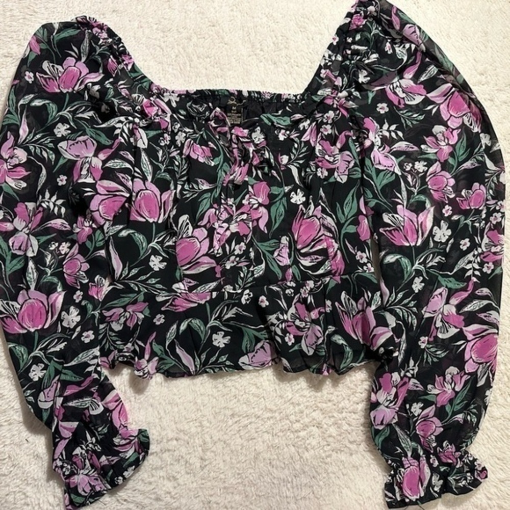 Japna NWT size medium long sleeve floral crop top